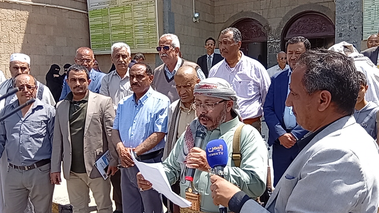 " المعهد ينظم وقفة تأييد ومباركة لإنهاء الحرب والعدوان على اليمن" 